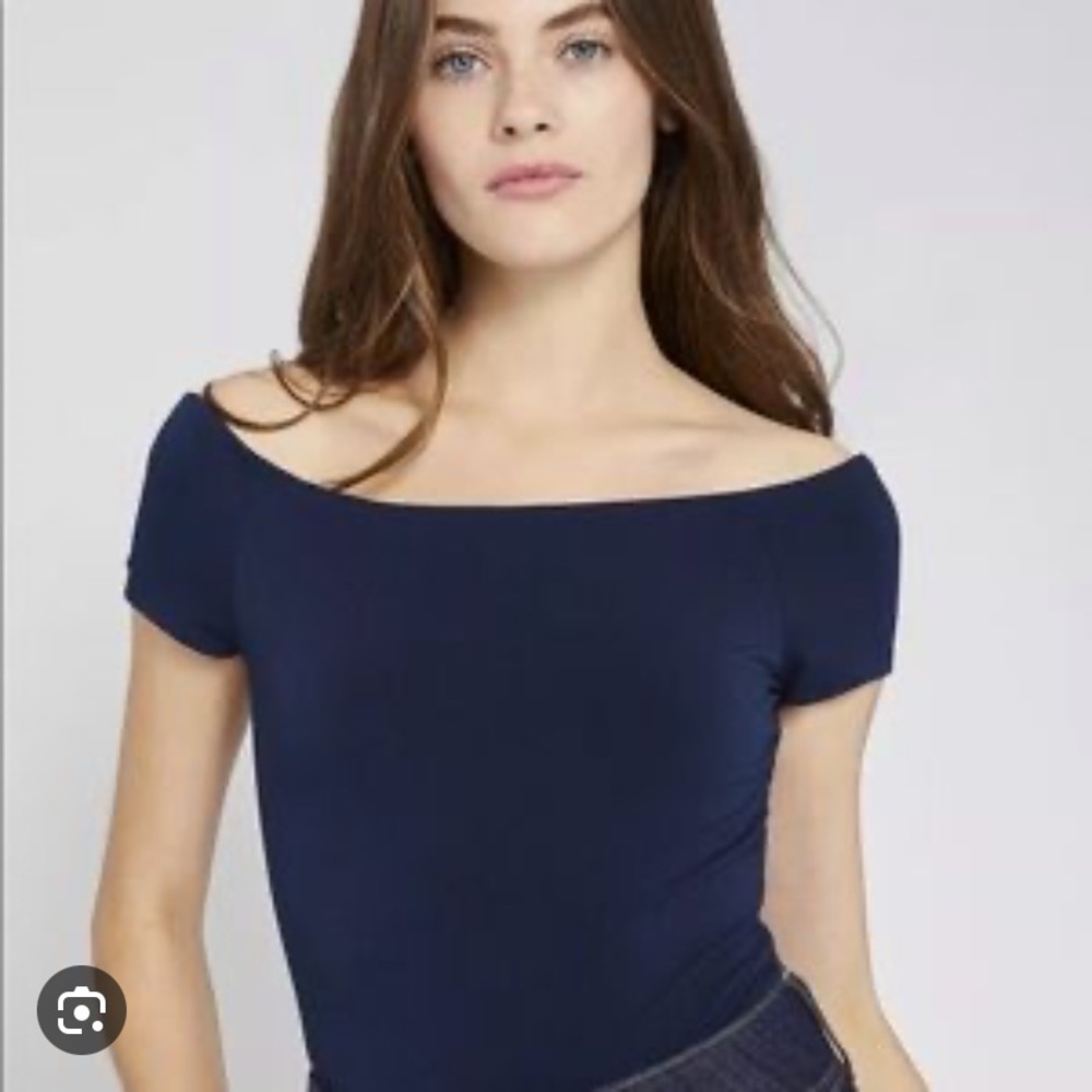 Alice+Olivia navy b bodysuit, Off shoulder w zipper closure,Has stretch,Flitted